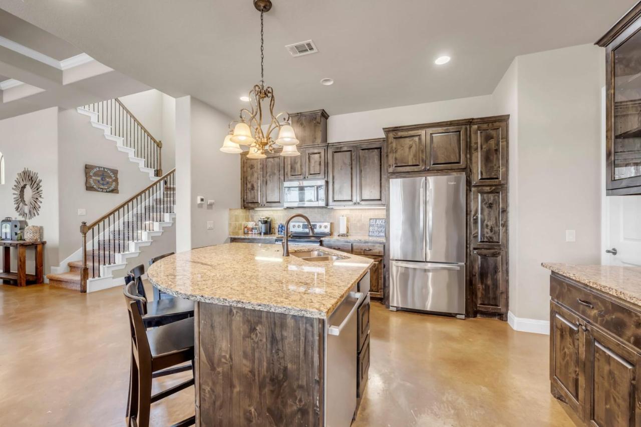 119 Christopher Concierge Services Available Kingsland Экстерьер фото