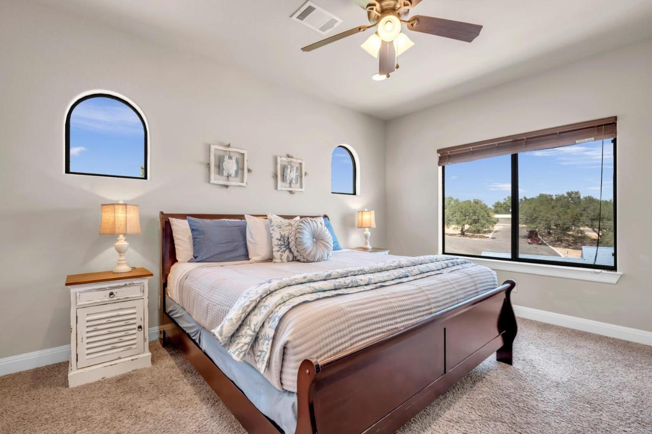 119 Christopher Concierge Services Available Kingsland Экстерьер фото