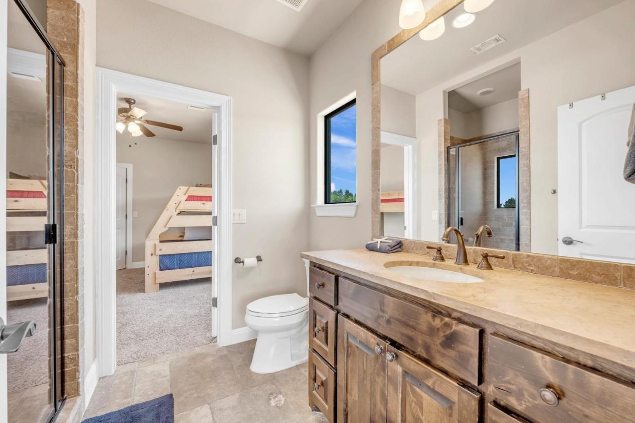 119 Christopher Concierge Services Available Kingsland Экстерьер фото