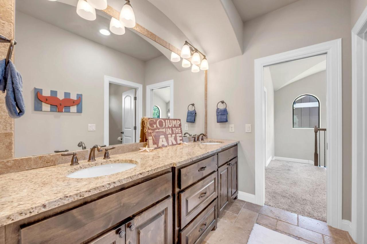 119 Christopher Concierge Services Available Kingsland Экстерьер фото